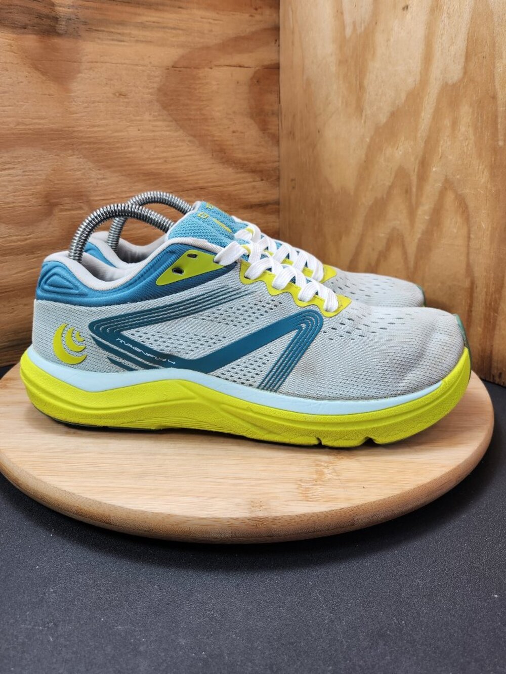 Topo Magnifly 4 Womens Running Shoes Sneakers Size 9
